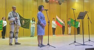 Десетки плевенчани и ученици се включиха в среща-разговор за 150 години от Априлското въстание с проф. Атанас Семов и проф. Пламен Митев