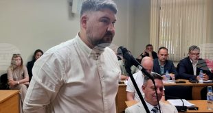 Емануил Аргилашки положи клетва като общински съветник в Плевен, заседанието продължава с изслушване за проблемите с водоснабдяването