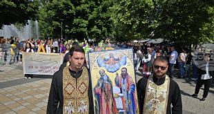 Общоградско шествие и празнични прояви в Плевен отбелязаха 24 май с Алея на книгата и общо изпълнение на Върви, народе възродени!