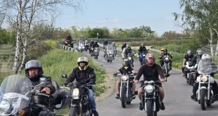 Плевенски мотористи блокираха детелината край село Ясен в протест срещу поскъпването на Гражданска отговорност