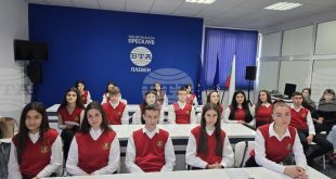 Плевенски ученици четоха съвременни български автори в инициативата „Литература в сегашно време“ на СУ и БТА на живо онлайн