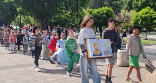 Ученици от ОУ Валери Петров в Плевен организираха Поход на книгата до Регионалната библиотека и дадоха старт на лятното четене