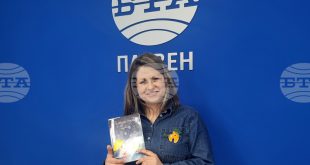 Учителка от ОУ „Цветан Спасов“ в Плевен издаде детската книга Четири сезона с илюстрации от свои ученици