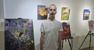 Кристиян Венелинов откри първата си самостоятелна фотоизложба 4 сезона между 4 стени в Регионалната библиотека Христо Смирненски в Плевен