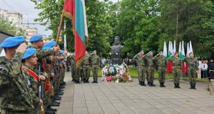 Плевен отбеляза 150 години от гибелта на Христо Ботев с венци, минута мълчание и вой на сирени