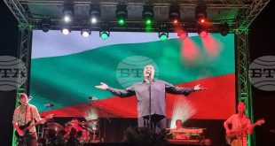 Веселин Маринов откри лятното си турне в Плевен с двучасов концерт за 45 години на сцената