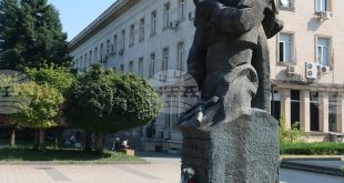 Плевен почита 189 години от рождението на Васил Левски с поднасяне на цветя пред паметника му на 18 юли в 10:00 часа