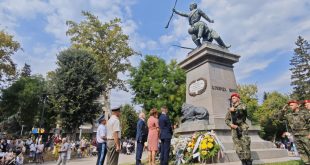 Плевен отбеляза 141 години от Съединението с тържествен ритуал пред паметника на Четвърти пехотен полк
