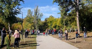 117 нови фиданки обогатиха зеленината в парк „Кайлъка“ в Плевен