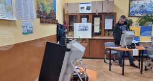 В две секции в Плевенско гласуват само с хартиени бюлетини заради проблем с машините