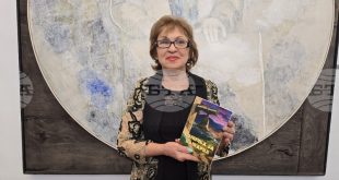 Валентина Атанасова представи в Плевен стихосбирката си „Поличба за България“
