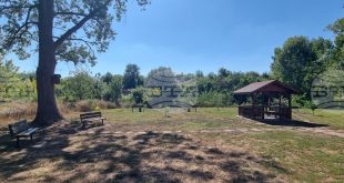 С доброволен труд и дарения създават парк за отдих в село Тотлебен